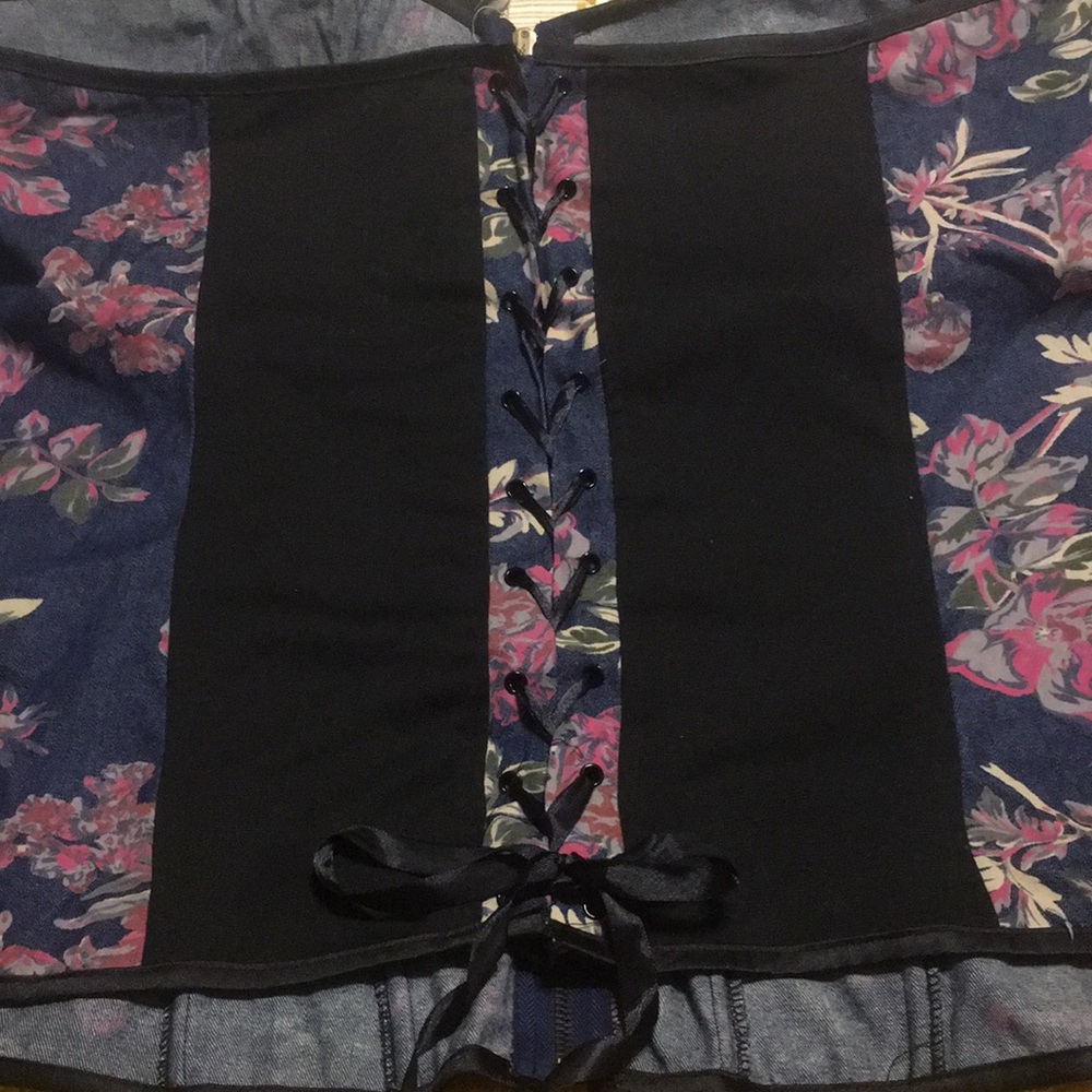 Torrid corset new ready for night out - Picture 3 of 4